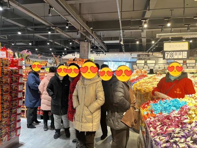 太方便了(le／liǎo)！東方瑞景家門口的(de)超市開業啦！