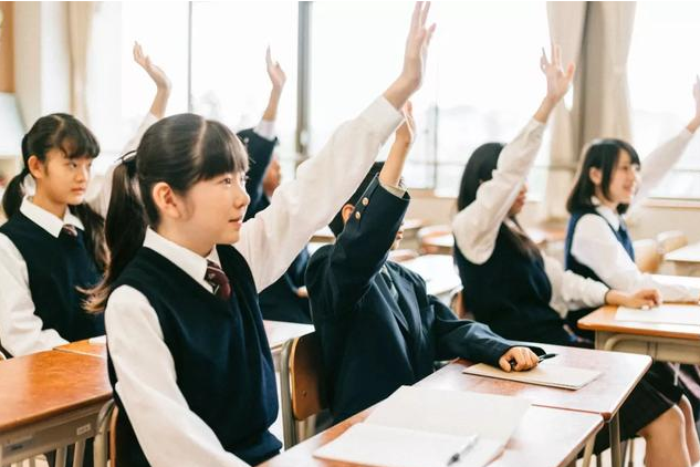 學府爲(wéi / wèi)鄰 | 出(chū)家門入校門，開啓無憂成長路！